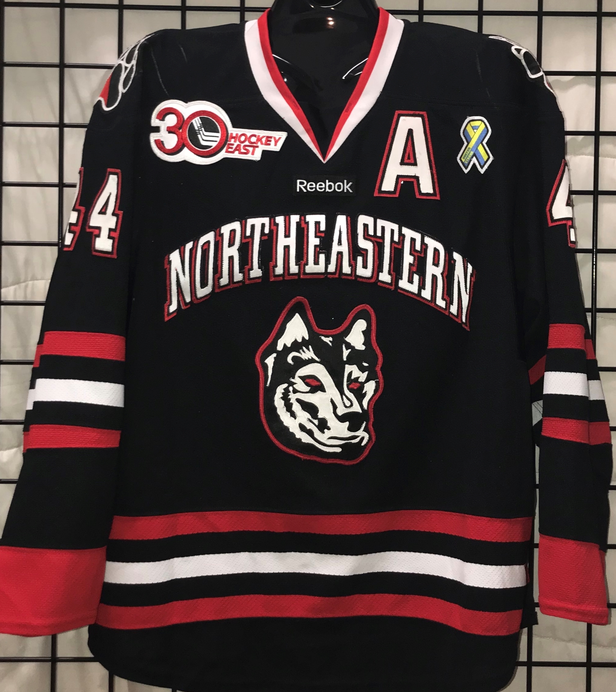 Northeastern Huskies Red Hockey Jersey OT Sports Youth Large (Or